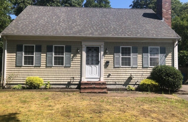 Steps to the Beach, Beautiful Home in East Falmouth