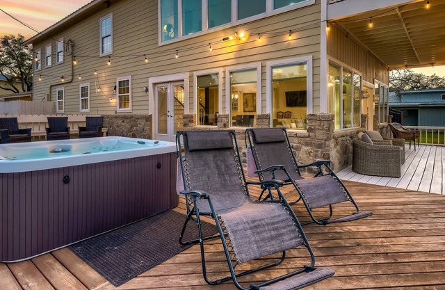 Steps to the Lake with Private Hot Tub, Stunning Sunsets