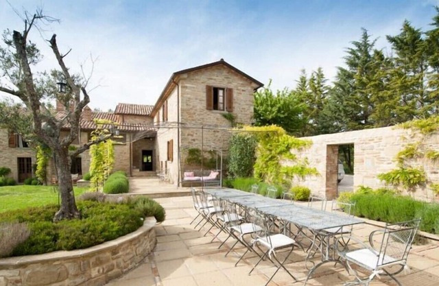Sterlinghe a 17th Century villa with six beds and baths, pool & complete privacy