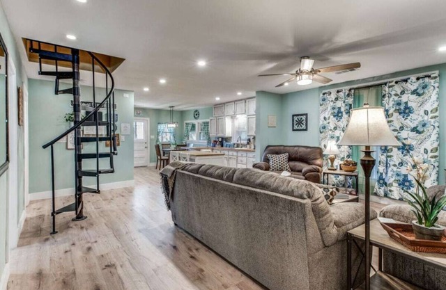 Stockyards! Less than 3 mins-Sleeps 8 -Gable House, TCU close by