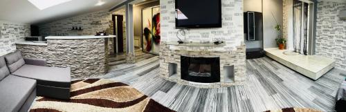 Stone City Apartment in Park Zone