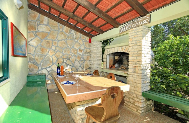 Stone House Oreb's Cottage - Two Bedroom Stone House with Terrace and Garden View