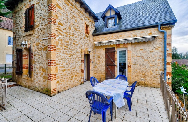 Stone house with a terrace, ideal for 4 people