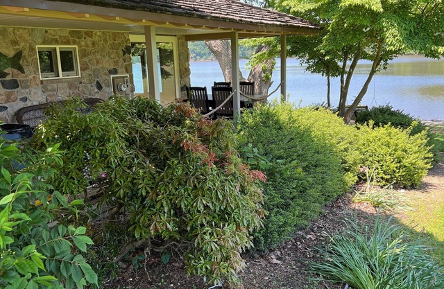 STONE RIVERSIDE COTTAGE is just a few steps from the SASSAFRAS RIVERS edge
