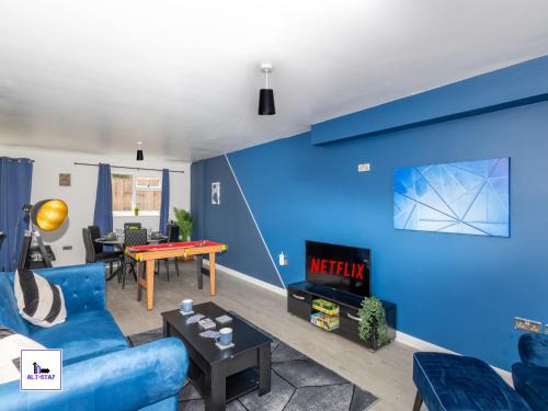 Stonecliffe Homes by Alt-Stay Leeds 6 Bedroom Contractor and Corporate Accommodation - 2x Semi Detached Houses with 2 Kitchens, 2 Living Rooms, 4 Bathrooms, Parking, Netflix and Fast Wi Fi - Long Stay Ready with Weekly and Monthly Rates