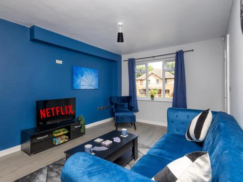 Stonecliffe Thirty Five By Alt-Stay - 3 Bed Contractor and Relocation Accommodation with Ensuite Bedroom, Parking, Kitchen, Laundry, Pool Table, Fast Wi Fi and Smart TV - Long Stay Ready with Weekly and Monthly Rates