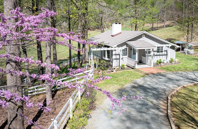 Stonemont Farm Cottage in Keswick near Vineyards!