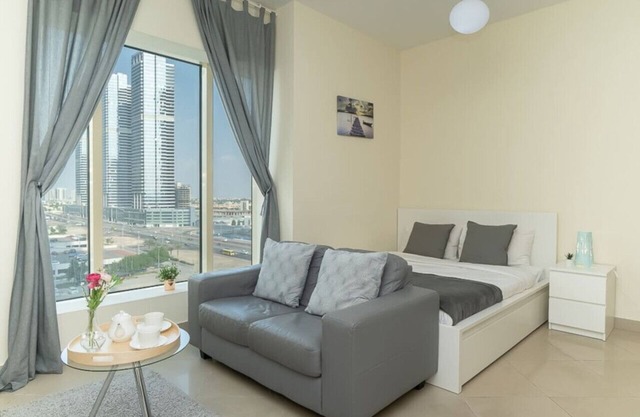 StoneTree - Icon 2 Studio - Chic Apartment