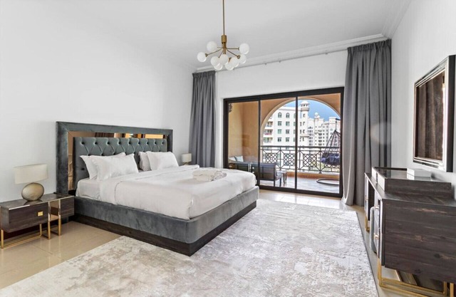StoneTree - Golden Mile 6 2 BR - Famous Location