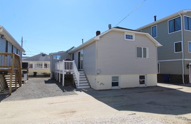 STONEY9 | Beachside w/onsite parking! New updates, 4 badges to beach! by Shore Points Vacations