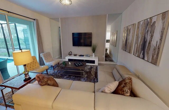 Storey Lake 6-BED Pool/Spa/Games Room Located 2 Miles from Disney!