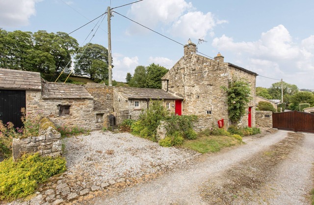 Storeys Cottage - a holiday cottage that sleeps 4 guests in 2 bedrooms