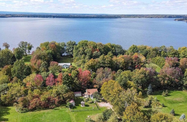 Storybook Cottage in the Champlain Islands: Comfort and Serenity w/Wi-fi & A/C