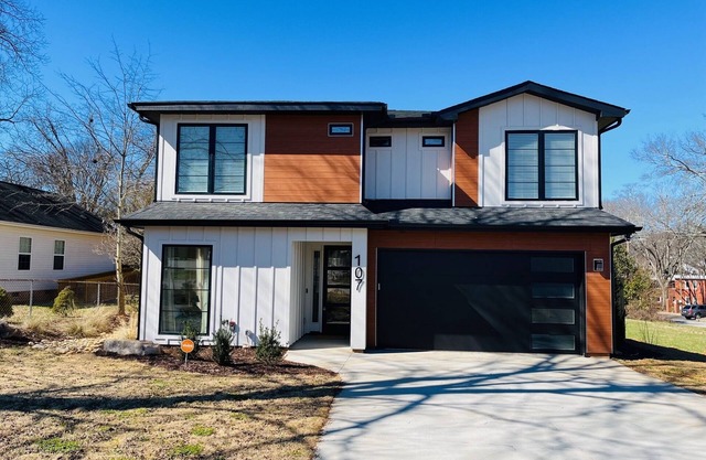 STRATHAM STATION: 4Bd/2.5Ba in Downtown Greenville, SC