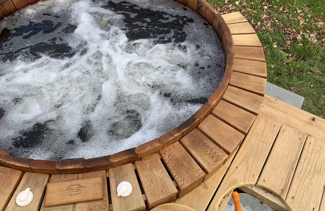 Stream side Victorian Charmer, with Cedar Hot Tub , outdoor shower, large deck.