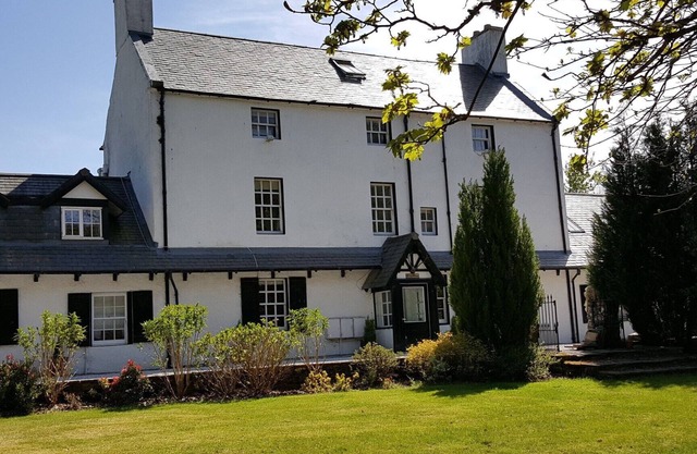 Stuc an t Sagairt Cottage, Loch Lomond