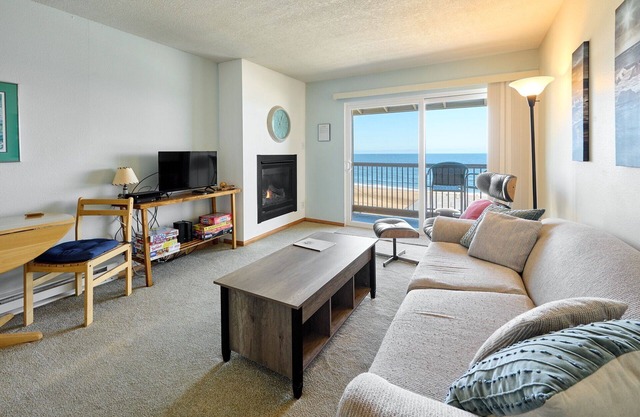 Stud Puffin - Cozy Condo with Ocean View Await!