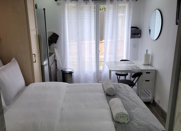 Studio 1 à La Trinité proche de Nice, Monaco et l'Italie