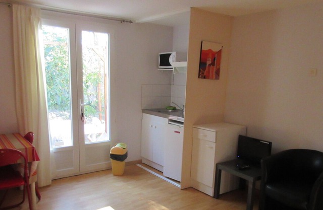 Studio 2 people near the beach in Saint-Cyprien wi-fi terrace ground floor