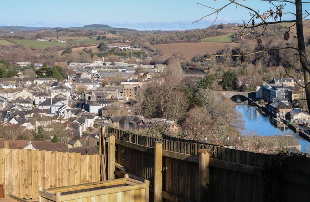 STUDIO 2, pet friendly, character holiday cottage in Totnes