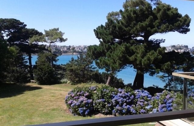 STUDIO 30 m2 sea view with terrace in private park