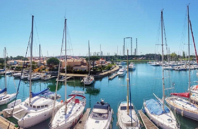 Studio 34 m² with separate sleeping area 4 per fully equipped facing port malfato