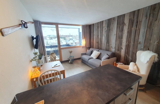 Studio 4 pers. 100m from the nearest chairlift, return on skis