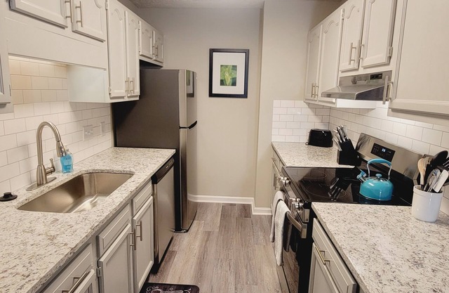 Studio 409 ~ Ground Floor Access, High-Speed Internet