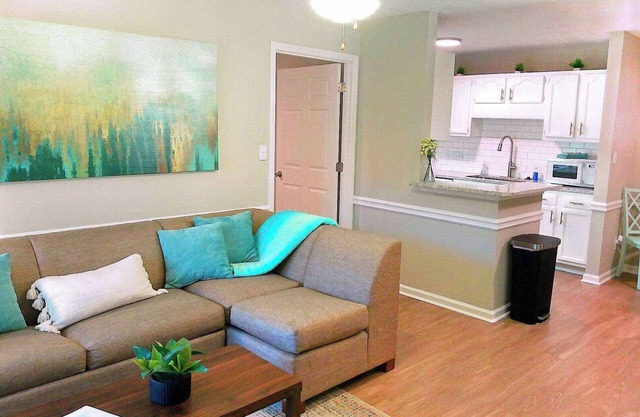Studio 415 ~ Convenient 1st Floor with Accessible Self Check-in