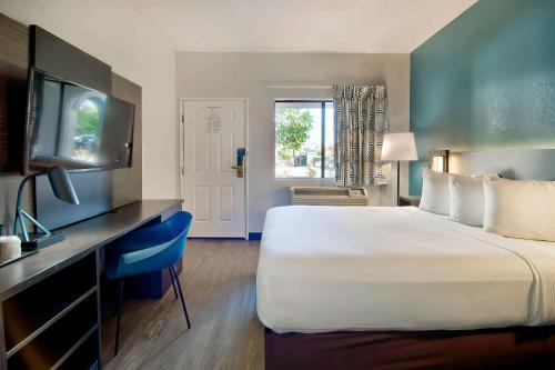 Studio 6 Suites Lawndale, CA South Bay