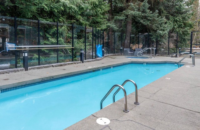 Studio | Alpenglow Lodge | Private Balcony w/Mountain views | AC | Gym | Central Location
