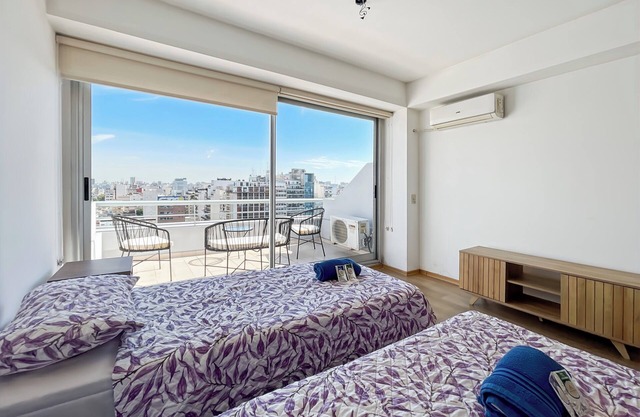 Studio Apartment on 13th Floor with balcony terrace