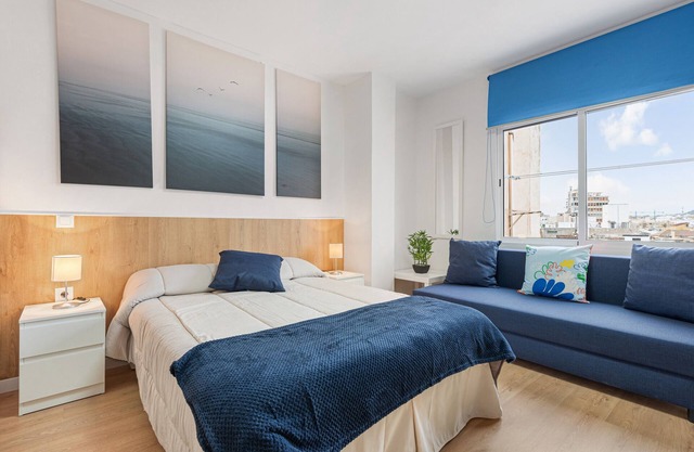 Studio Apartment 'Estudios Larios 9' with Wi-Fi and Air Conditioning