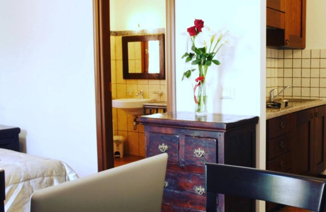 Studio apartment surrounded by greenery a stone's throw from the historic center
