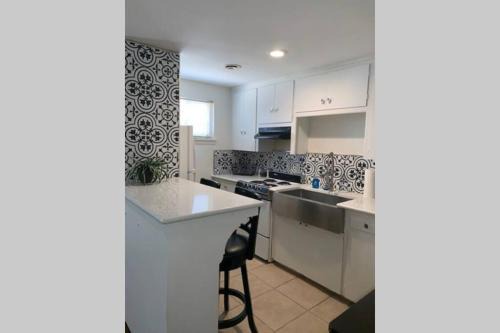 Studio Apt in Asian District