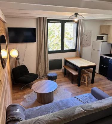 Studio avec mezzanine aménagée 2min des pistes, avec 1 chambre et 1 coin montagne