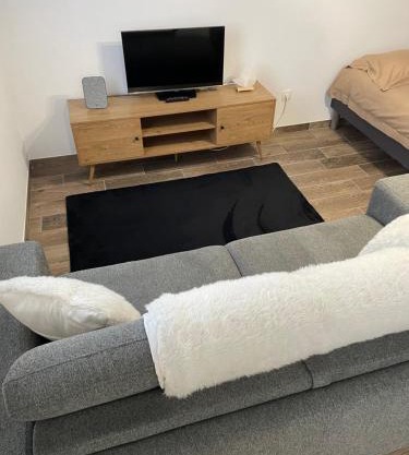 Studio bien situé & tout équipé dans une maison