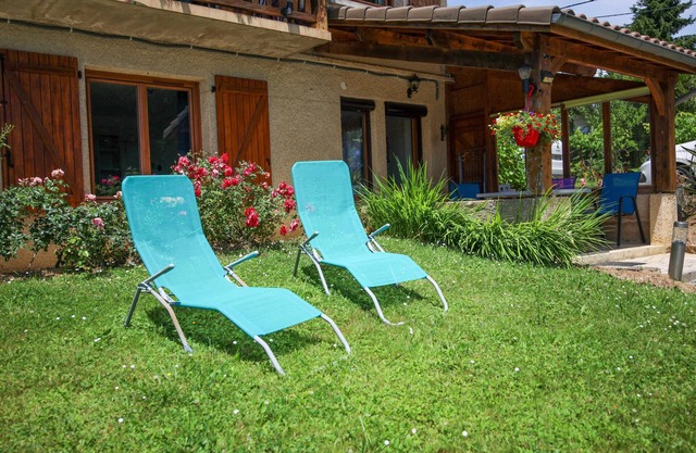 Studio Boubet – Private terrace, A/C, Wi-Fi, peaceful countryside, near Pau & lake