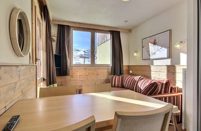 Studio cabin for 4, balcony, near slopes and shops