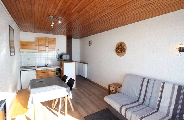 Studio cabin near slopes with kitchenette