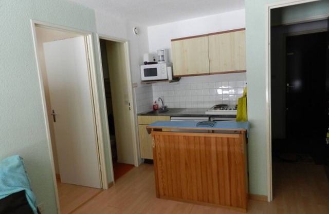 Studio cabin near slopes with balcony, elevator, and ski locker