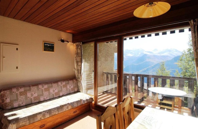 Studio cabine au pied des pistes avec balcon et parking gratuit, proche commerces - Auris en Oisans - FR-1-297-69