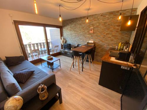 Studio Cabine Idéal: à 400m du Centre, Balcon Ouest, Casier à Skis – Châtel - FR-1-693-97
