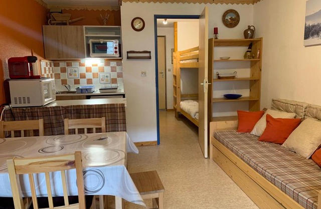 Studio cabine près navette, balcon exposé sud - FR-1-679-6