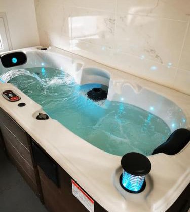 Studio calme, élégant équipé d'un jacuzzi privatif