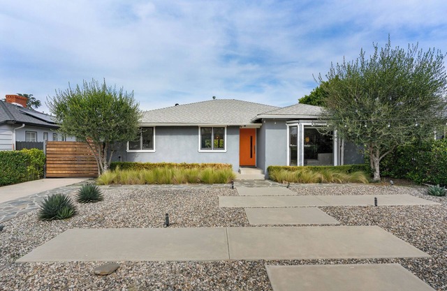 Studio City Gem, 4 bedroom, modern, minimalist, center of city, pool/spa home