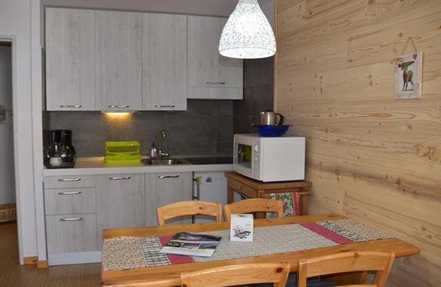 Studio cosy pour 4 pers avec balcon, parking et animaux acceptés à Montgenèvre - FR-1-266-72