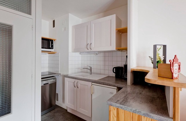 Studio for 2 in Brides-les-Bains - Central Location with Balcony & Parking
