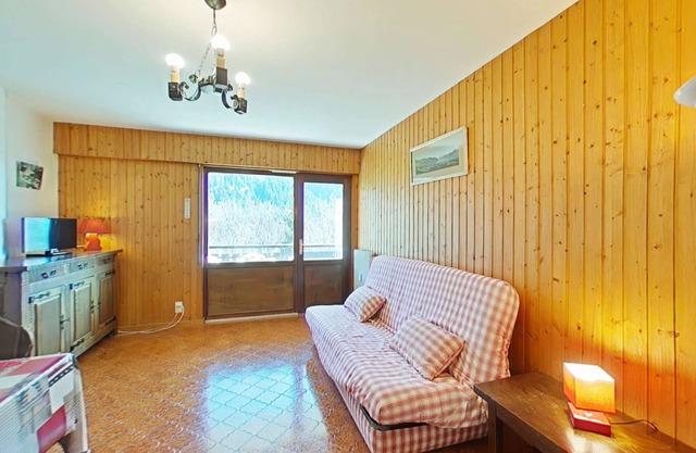 Studio for 4, near cable car, parking, pets allowed