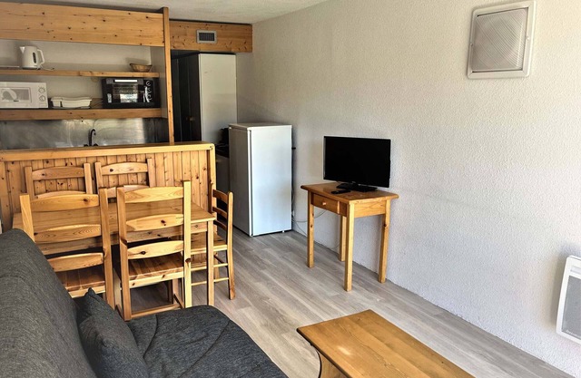Studio for 5 at Arc 2000, near slopes, balcony, wifi and TV